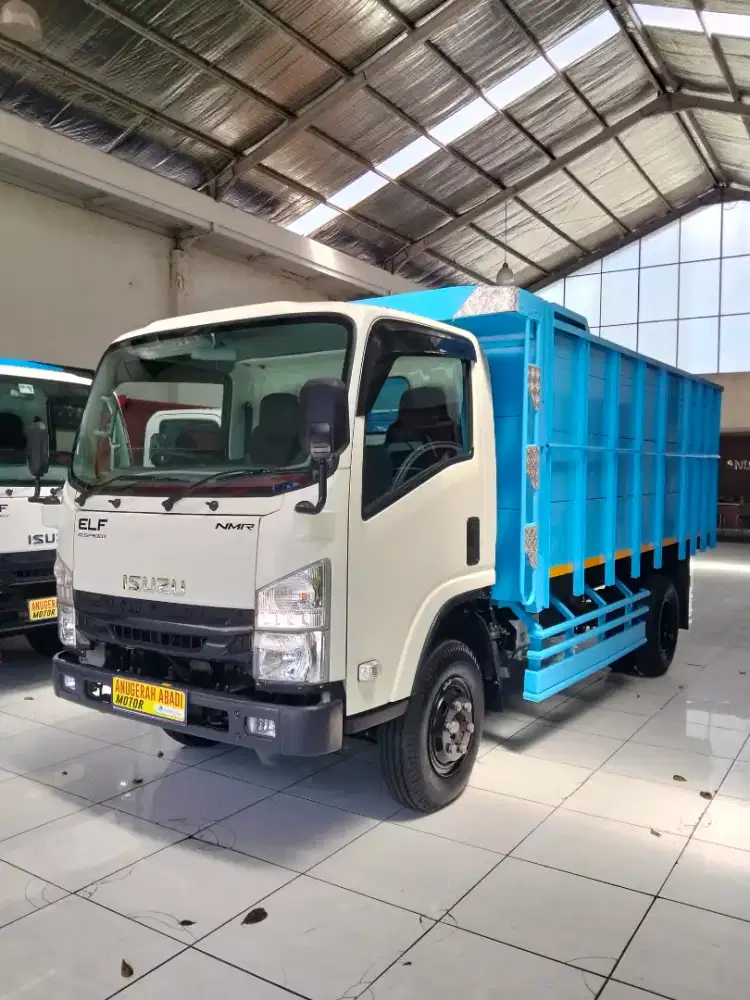 Isuzu elf giga light truck 2025
