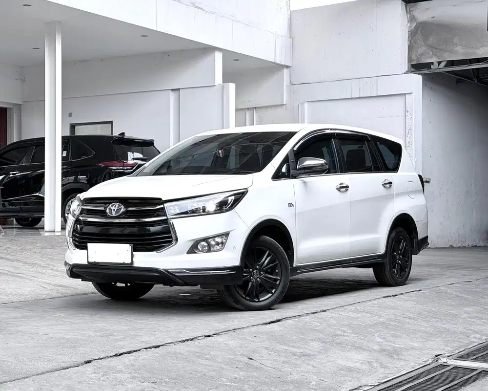 LOW KM PAJAK PANJANG Toyota Innova Venturer 2.0 AT 2019 Istimewa Conds