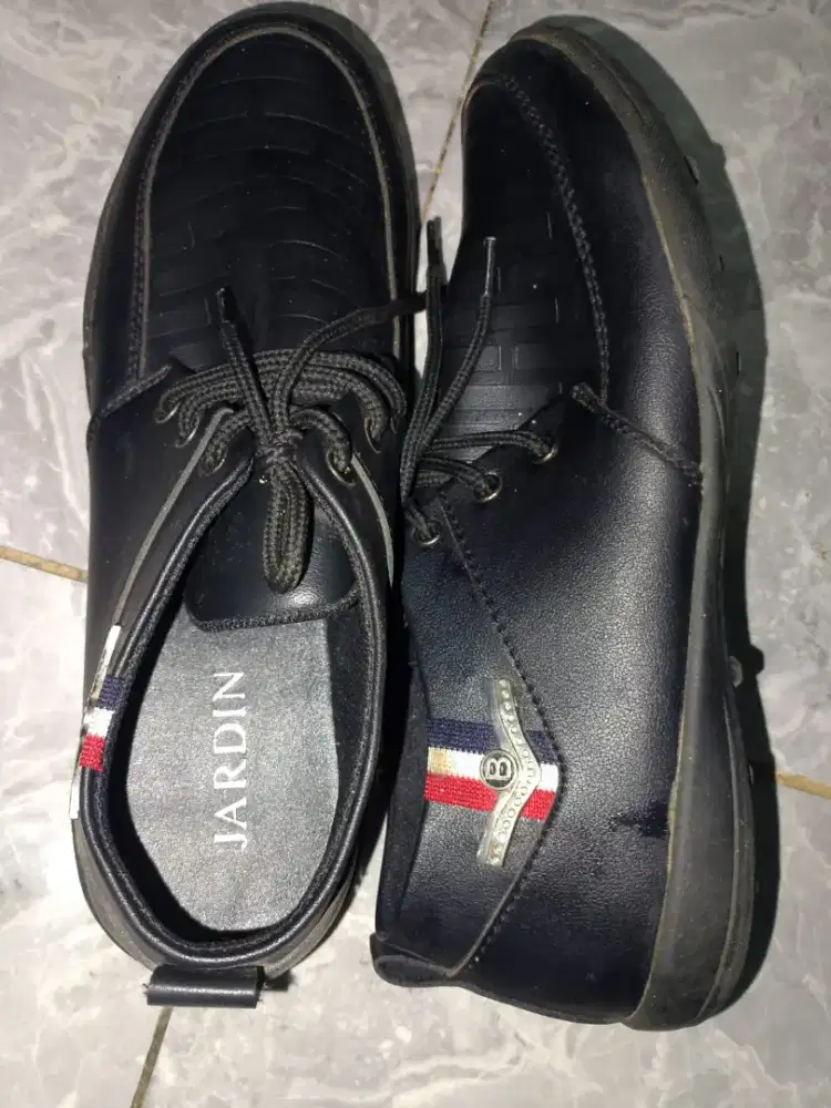 Sepatu merk Jardin