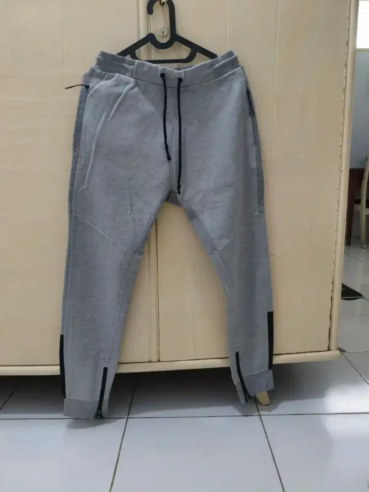 Celana Panjang Pria Pull & Bear Abu-Abu Original Bekas