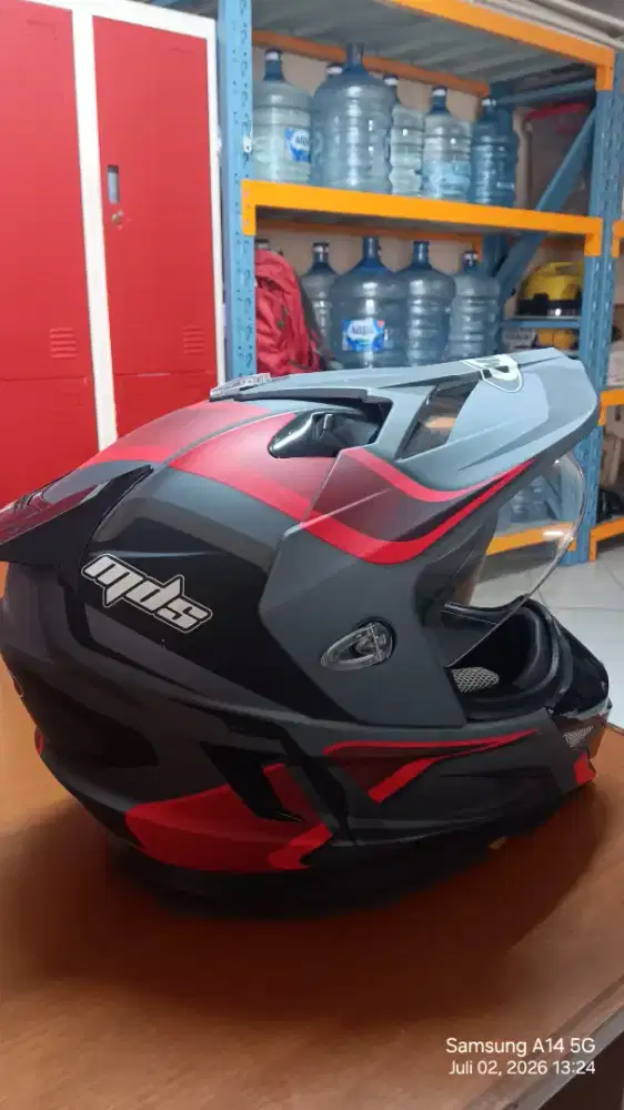 Helm mds masih bagus jarang di pake jual aja