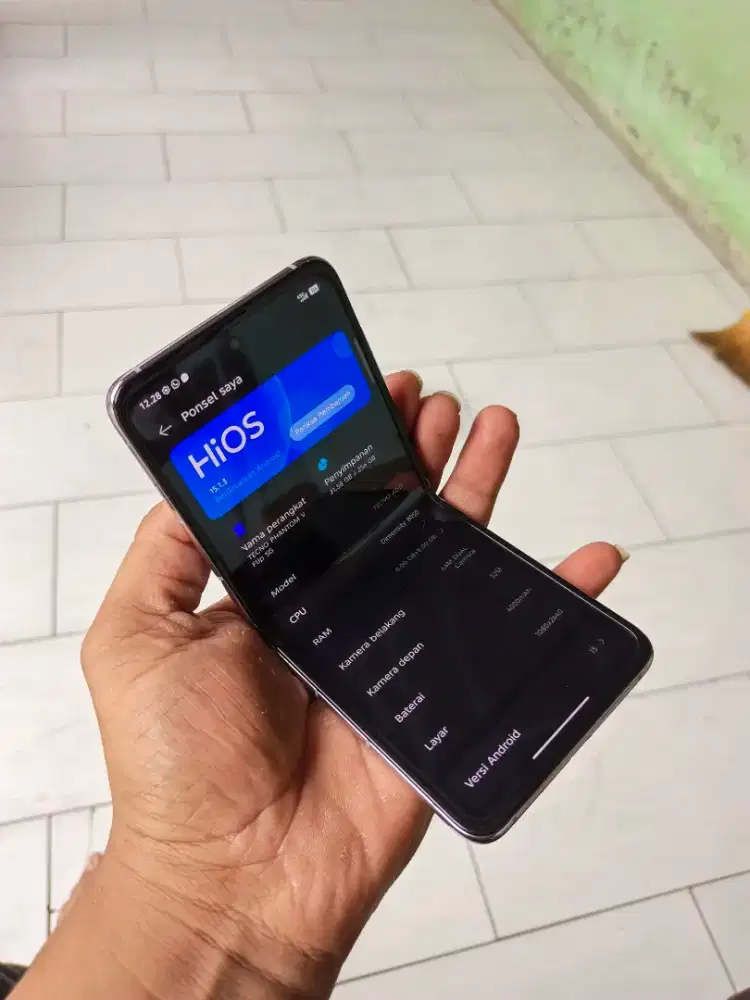 Tecno phantom v flip 5G