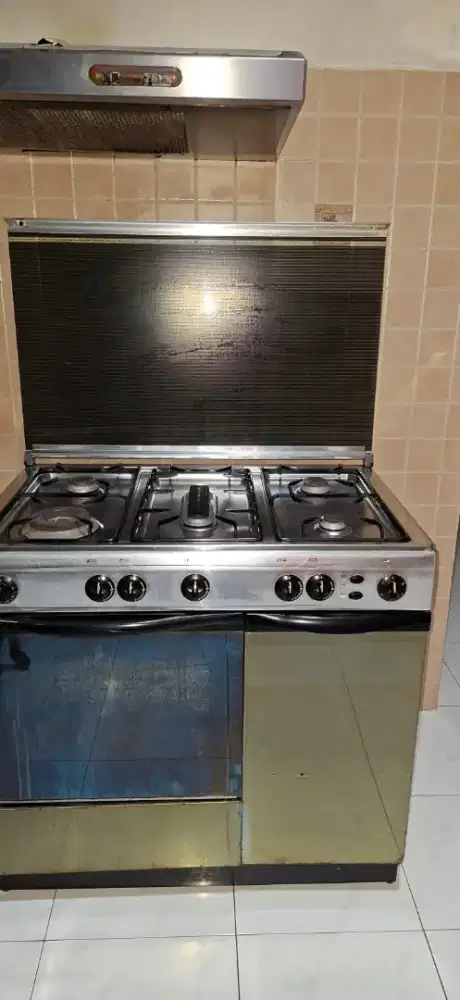Kompor 5 tungku merk indesit