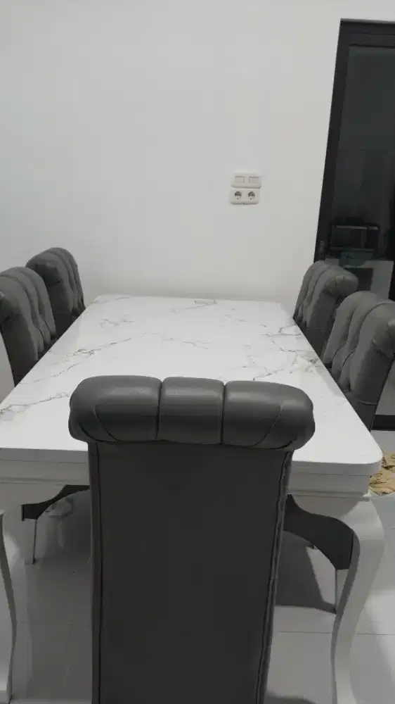 Dijual Meja Makan Premium