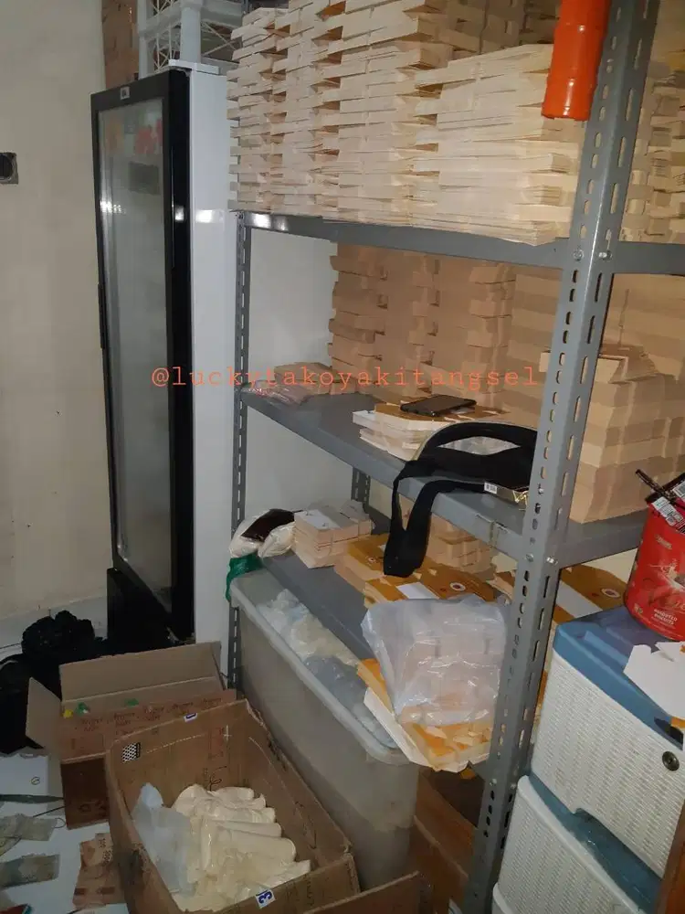 DICARI: CREW GUDANG & OPERASIONAL TAKOYAKI (Wajib Mess)