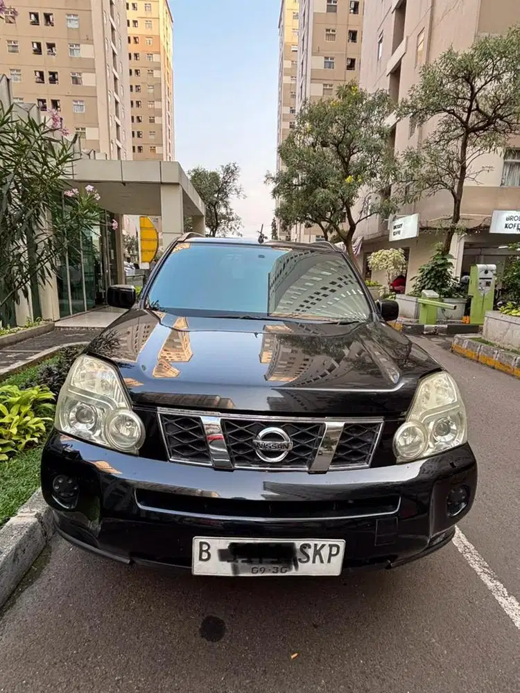 XTRAIL ST 2.0 Hitam 2010
