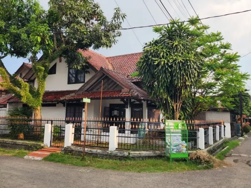 Rumah Lama Terawat Sayap Turangga Buahbatu