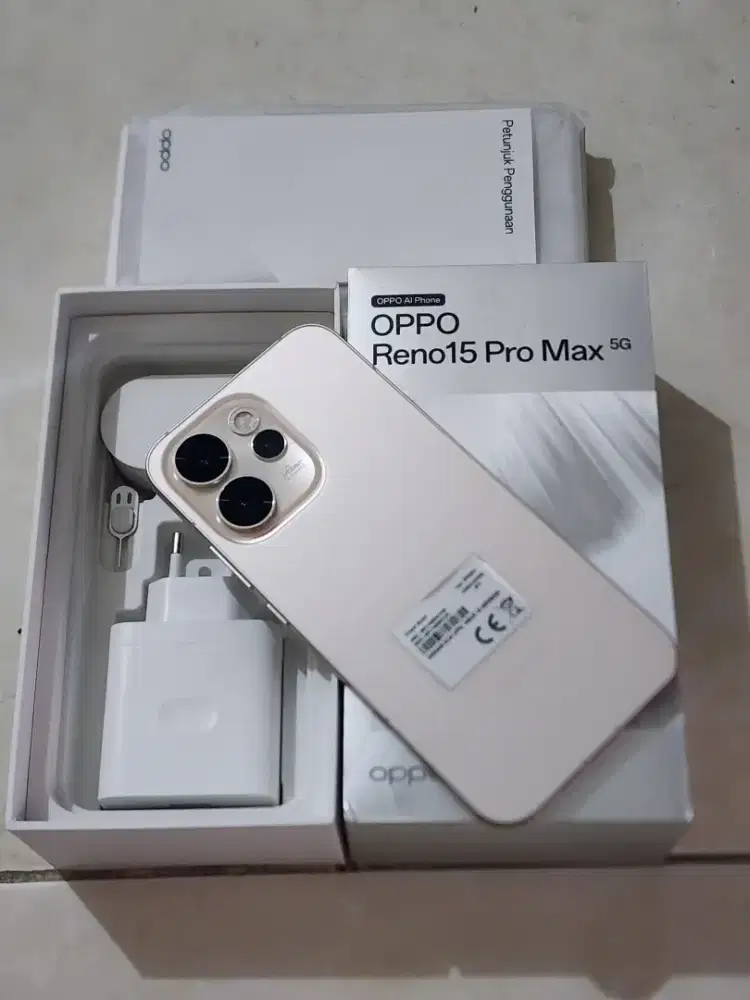 Oppo Reno 15 Pro Max 5G 12/512Gb, warna Emas, kondisi 99,9% Mulus
