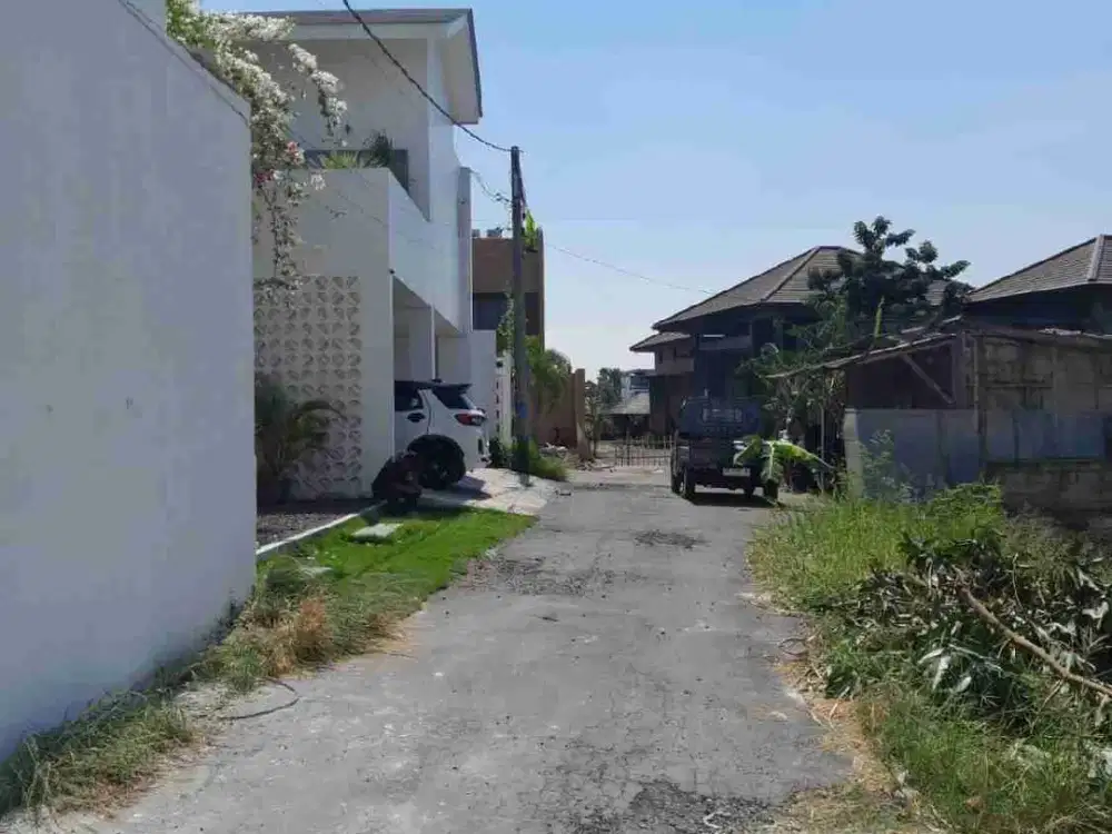 DI SEWAKAN TANAH 1389m² DI KAWASAN Jl.PANTAI BERAWA CANGGU