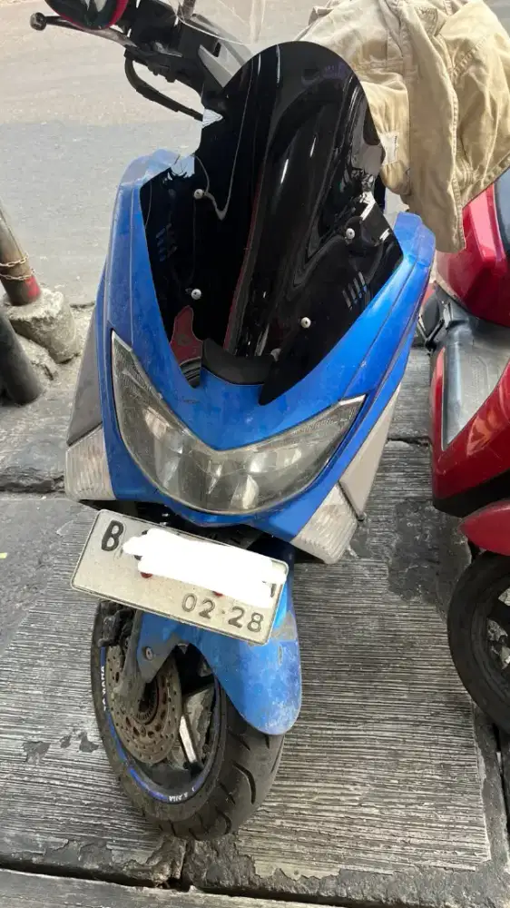Yamaha nmax warna biru