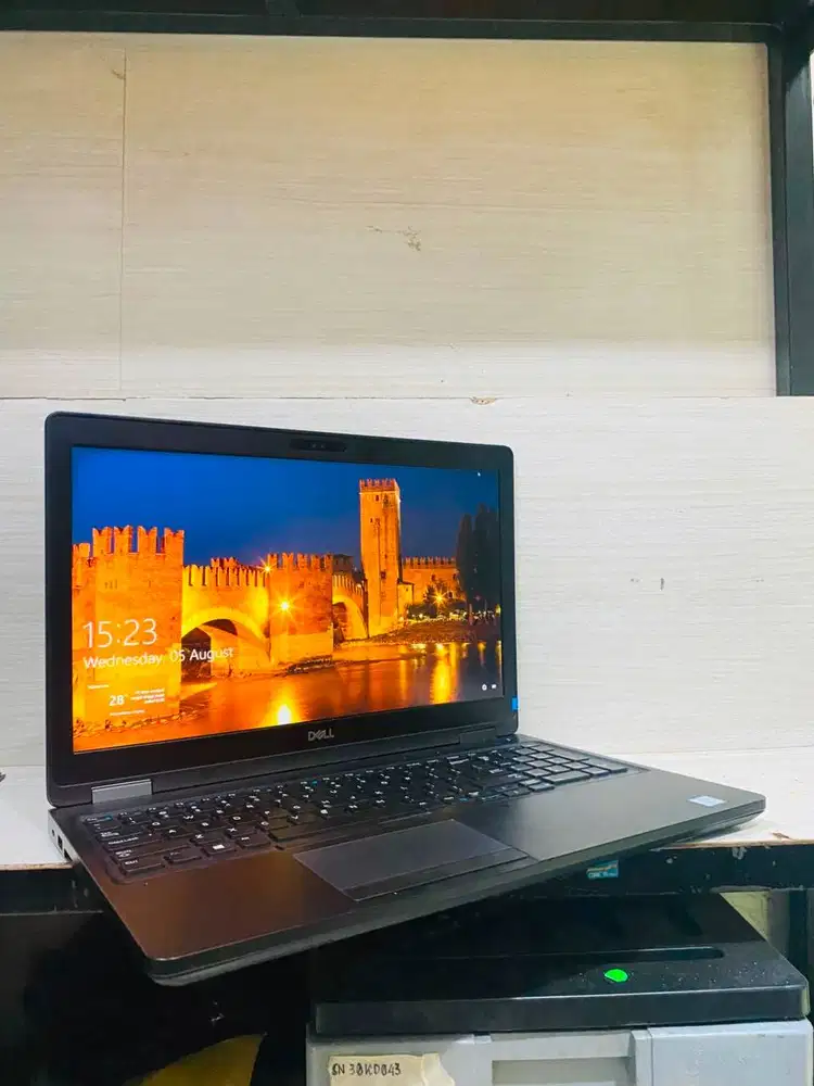 Laptop DELL Latitude 5580 i5 gen 7-RAM 8GB-SSD 256GB-15inch-DUAL VGA