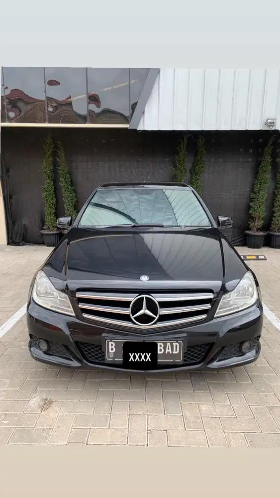 Mercedes Benz - C200 - 2011