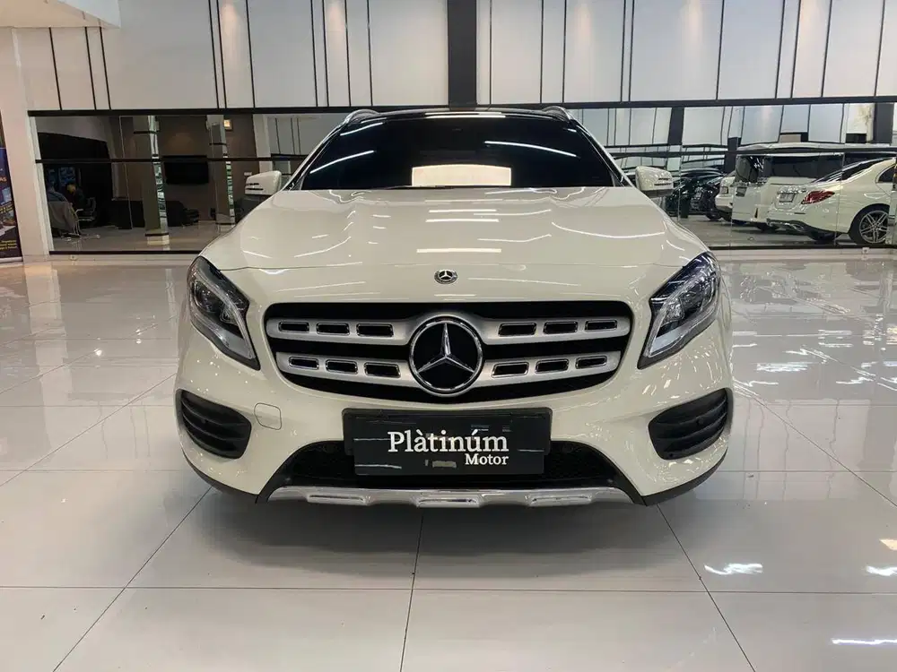 MERCEDES BENZ GLA200 AT