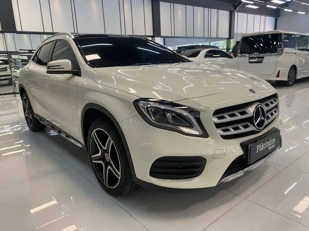 MERCEDES BENZ GLA200 AT