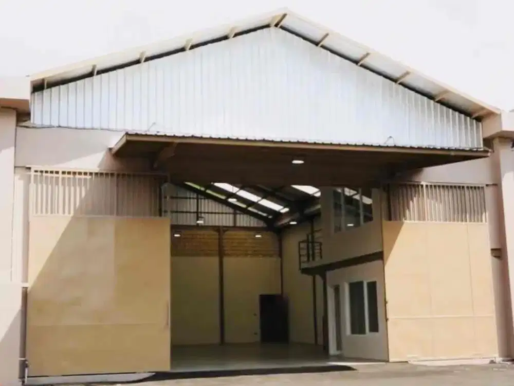 Di sewakan gudang baru di jalan utama Mahendradatta lokasi strategis
