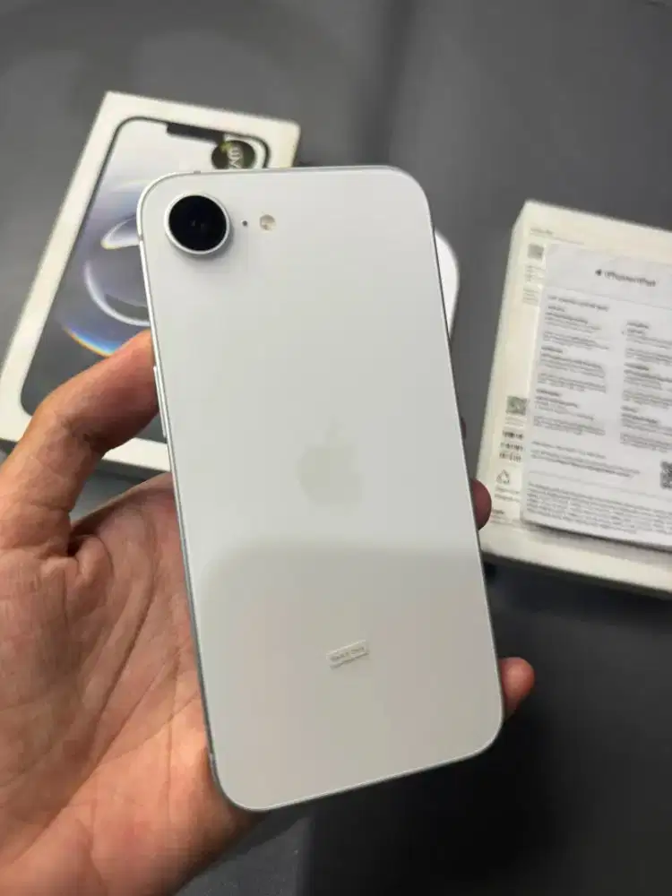 iPhone 16e 128Gb iBox Garansi Aktif Sampai Juni 2027