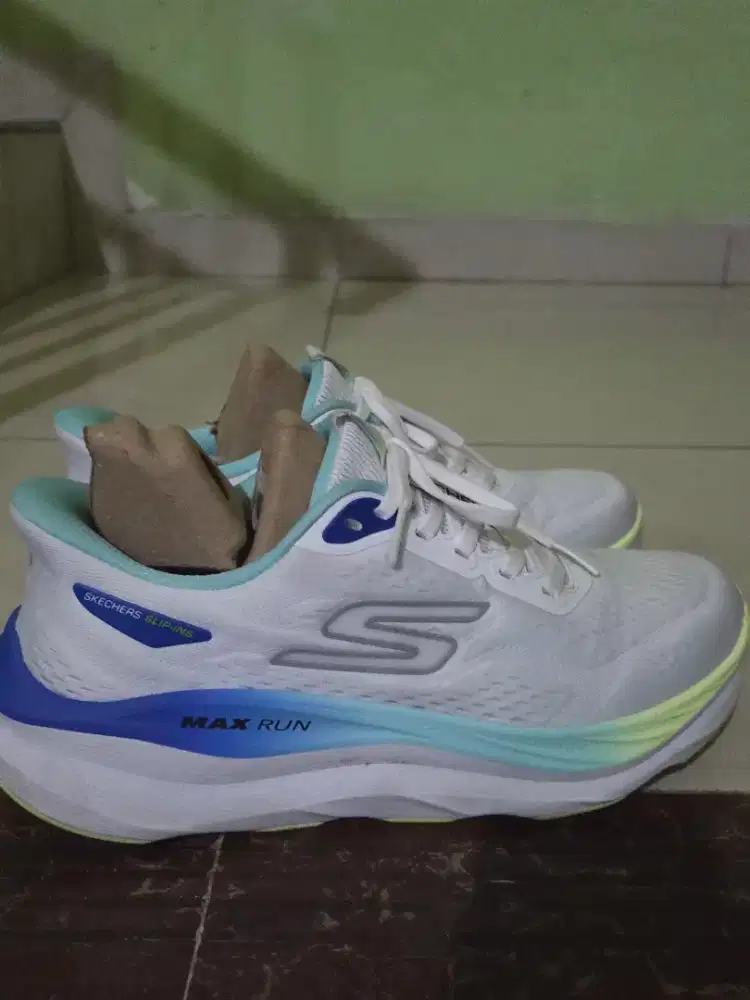 Skechers Go Max Run Slip in