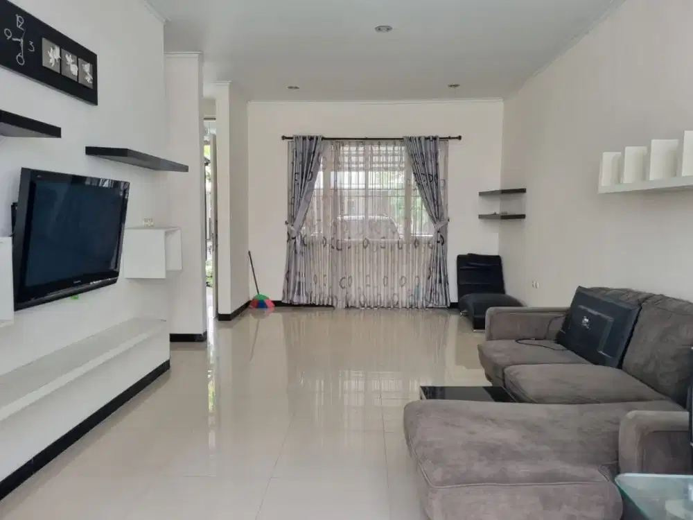 Dijual Rumah Cantik Taman Kopo Indah (TKI) V, Sommerville