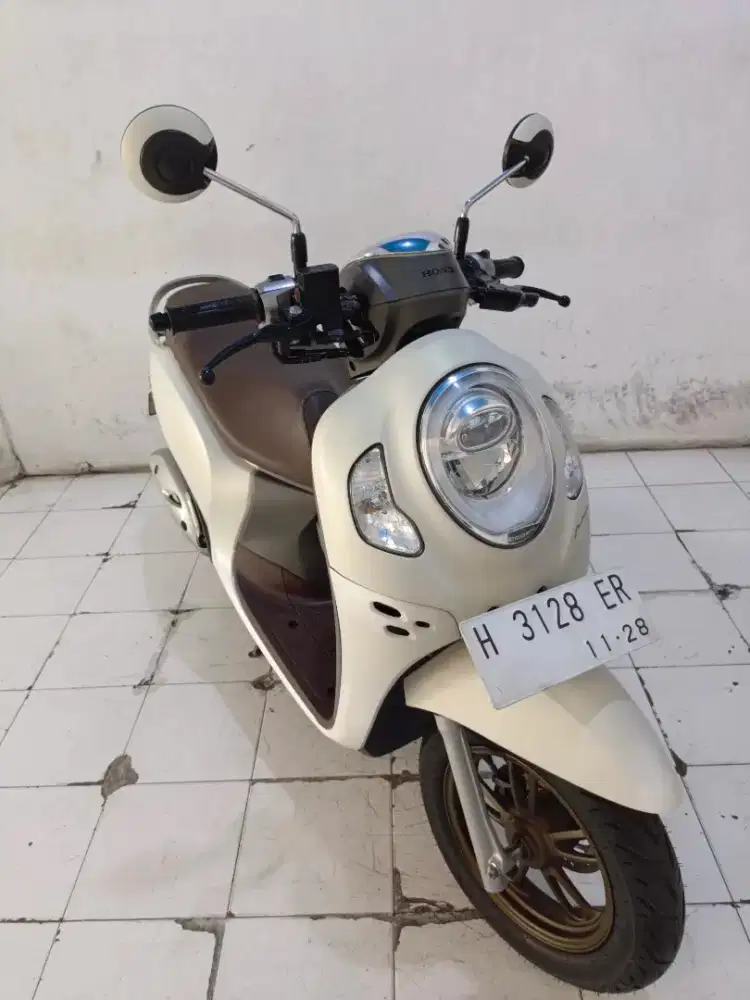 honda scoopy Prestige 2023 putih