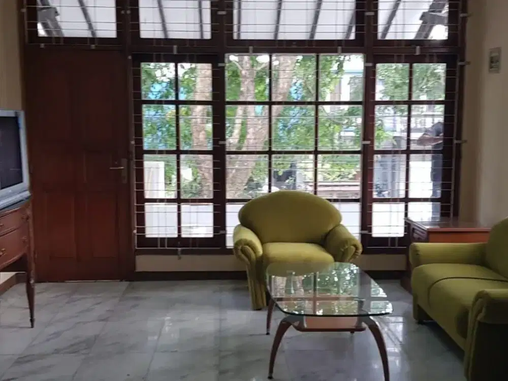 Disewakan Rumah Pinggir Jalan Utama Kota Bandung, dekat Kampus UNLA