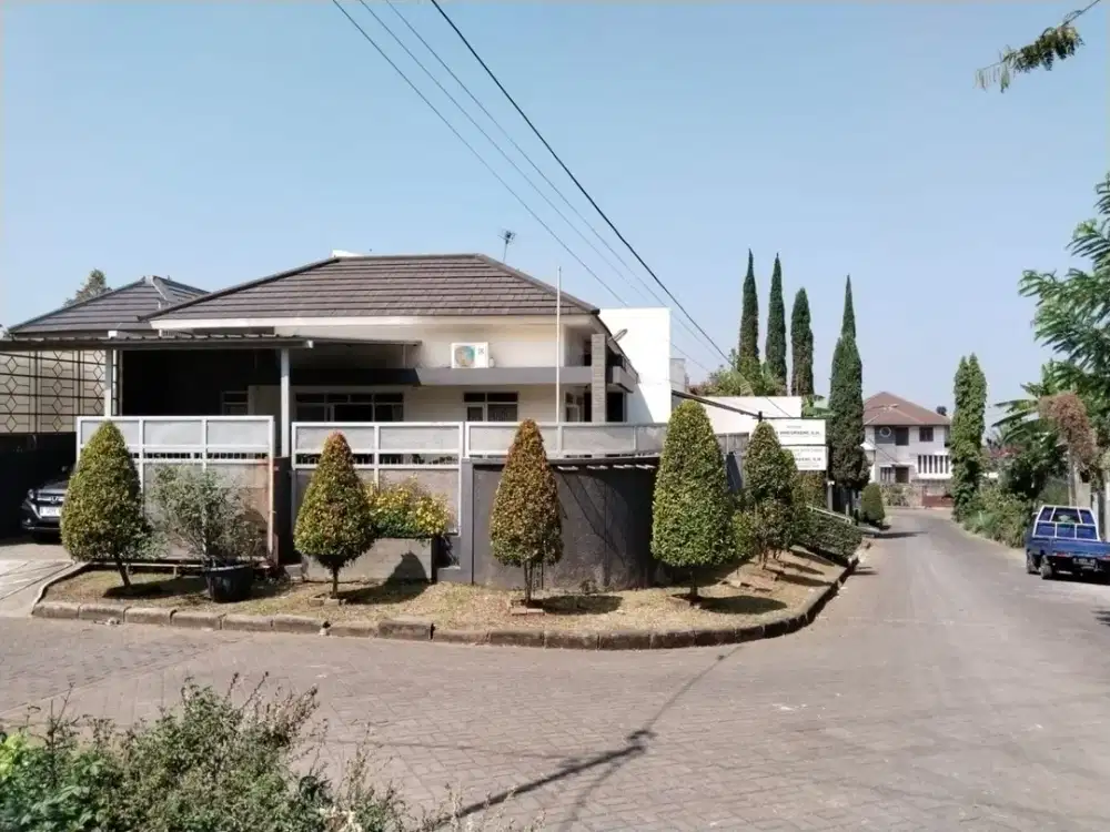 Jual Rumah Hook Setiabudi Regency Bandung Full Furnished SHM 3M