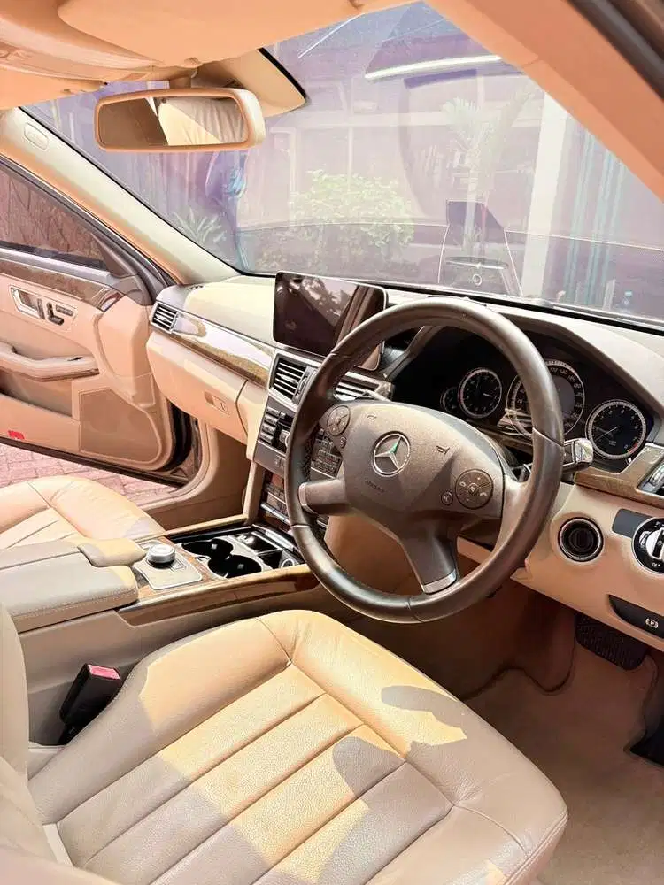 Mercedes-Benz E300 2010 Bensin