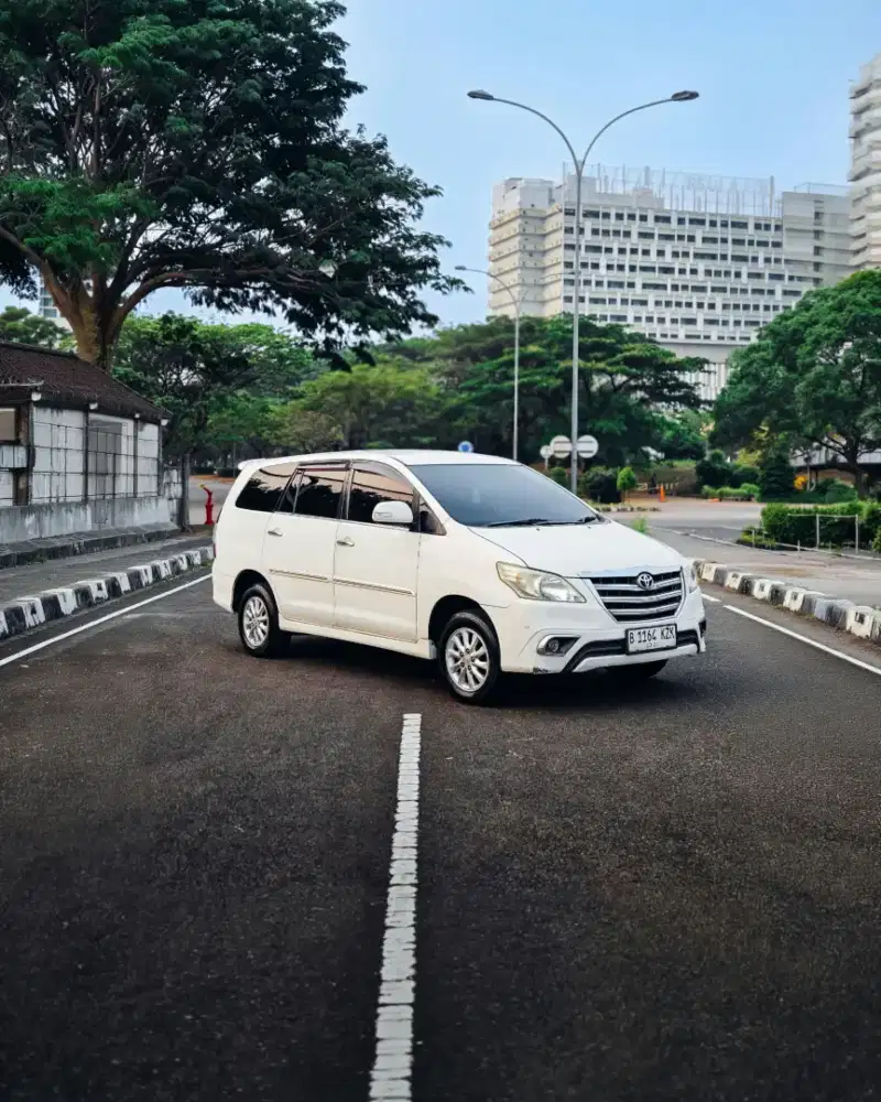 TOYOTA INNOVA V AT BENSIN 2014 GENAP