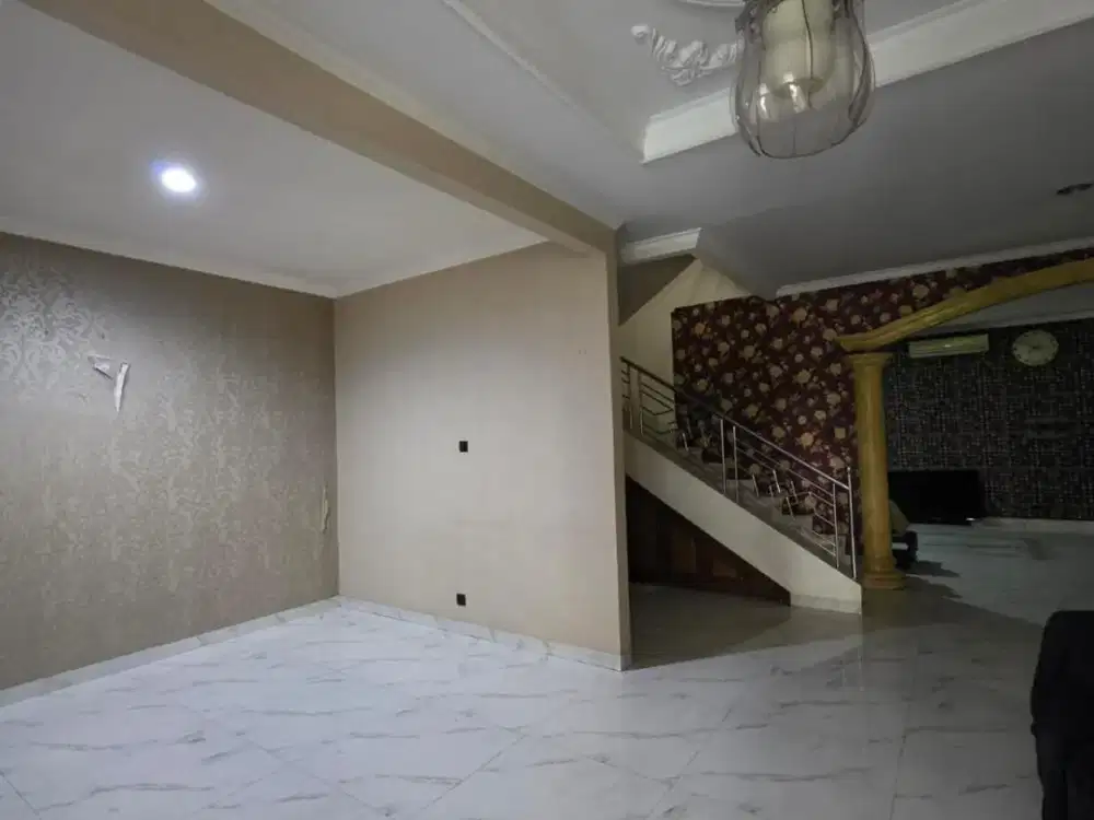 Sewa Rumah Boulevard Harapan Indah Bekasi 2.25 Lantai Luas 180m², Harga sewa cuma 85 Juta/Tahun!