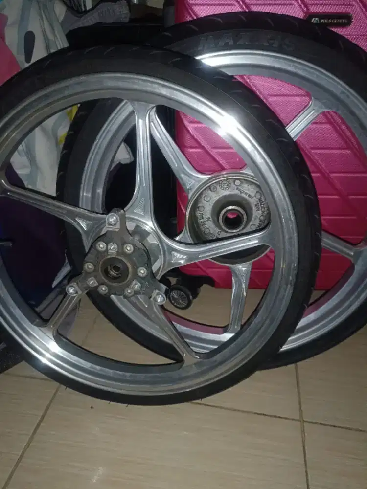 Forsale velg aerox v rossi ak ring 17 silver