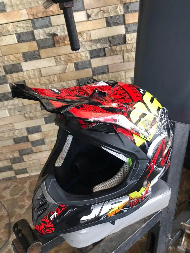 Helm jpx dijual