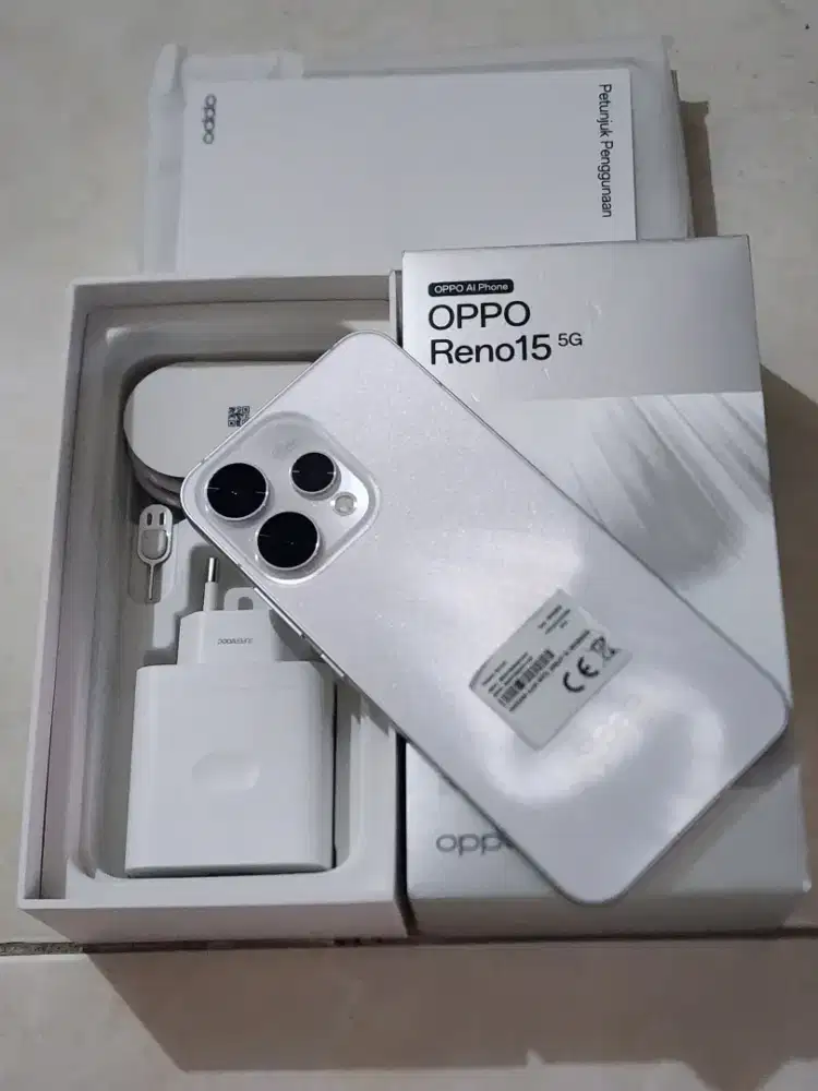 Oppo reno 15 5G 8/256Gb, warna Putih, kondisi 99,9% Sempurna