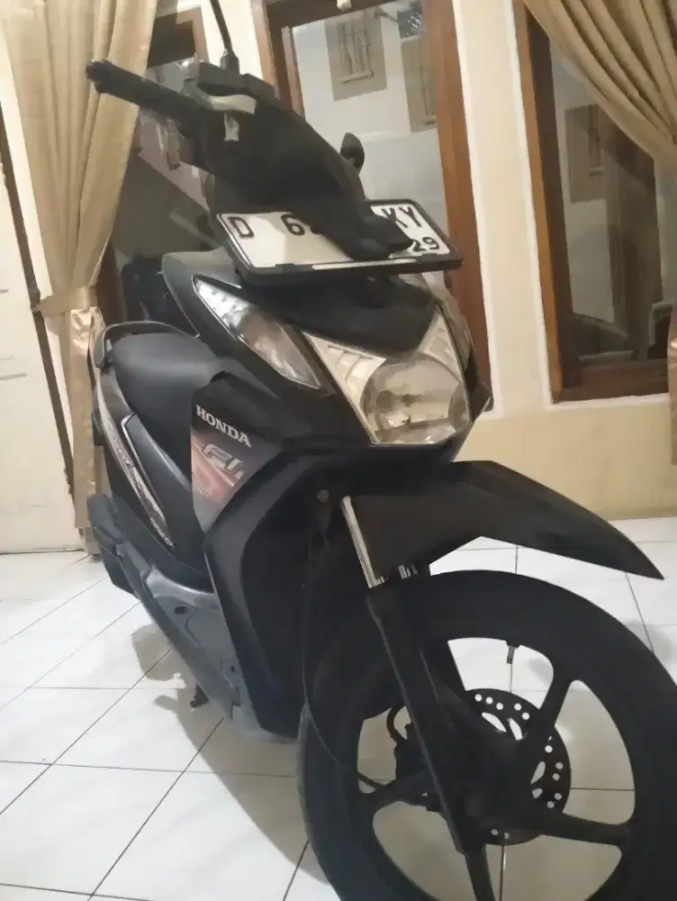 Dijual cepat honda beat tahun 2014 warna hitam.