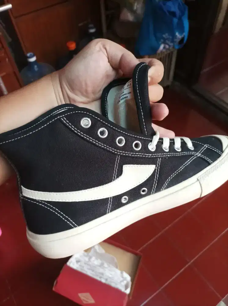 DIJUAL SEPATU COMPASS SIZE 39 (BARU)