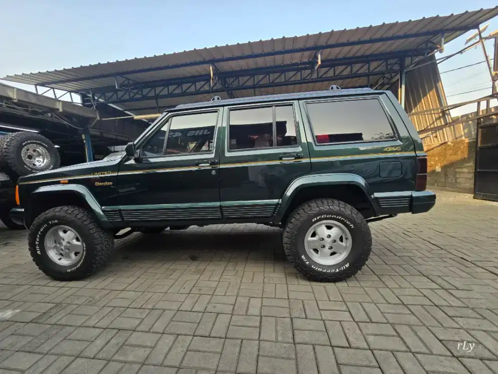 Jeep Cherokee XJ 97 4.0L bensin automatic