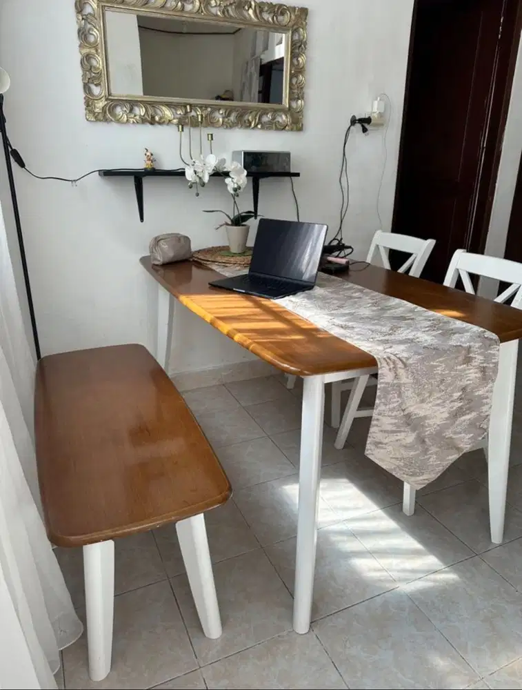 Meja makan informa