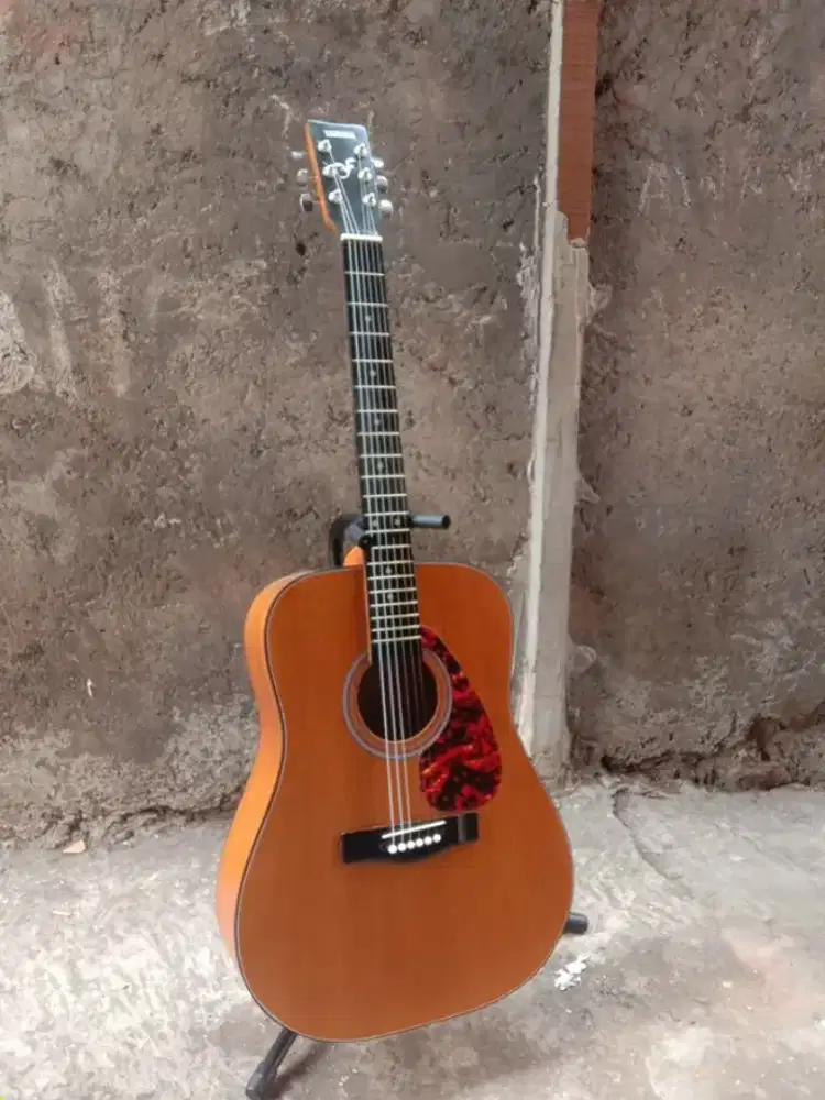 Yamaha akustik jumbo