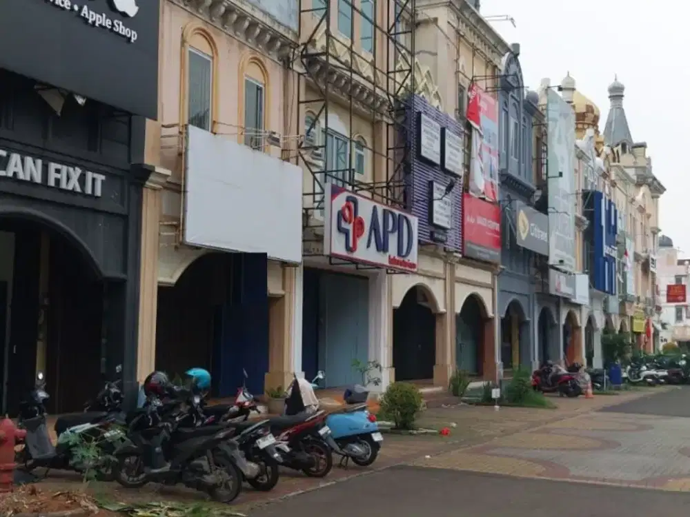 RUKO PARKIRAN LUAS Ruko Odessa, Gading Serpong