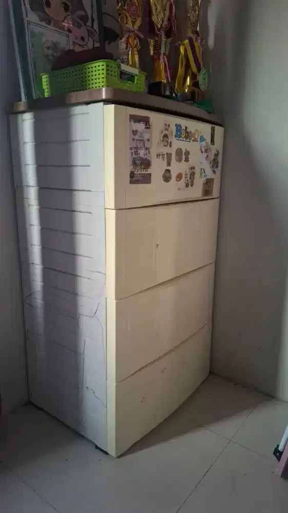 Dijual Lemari Pakaian Bekas