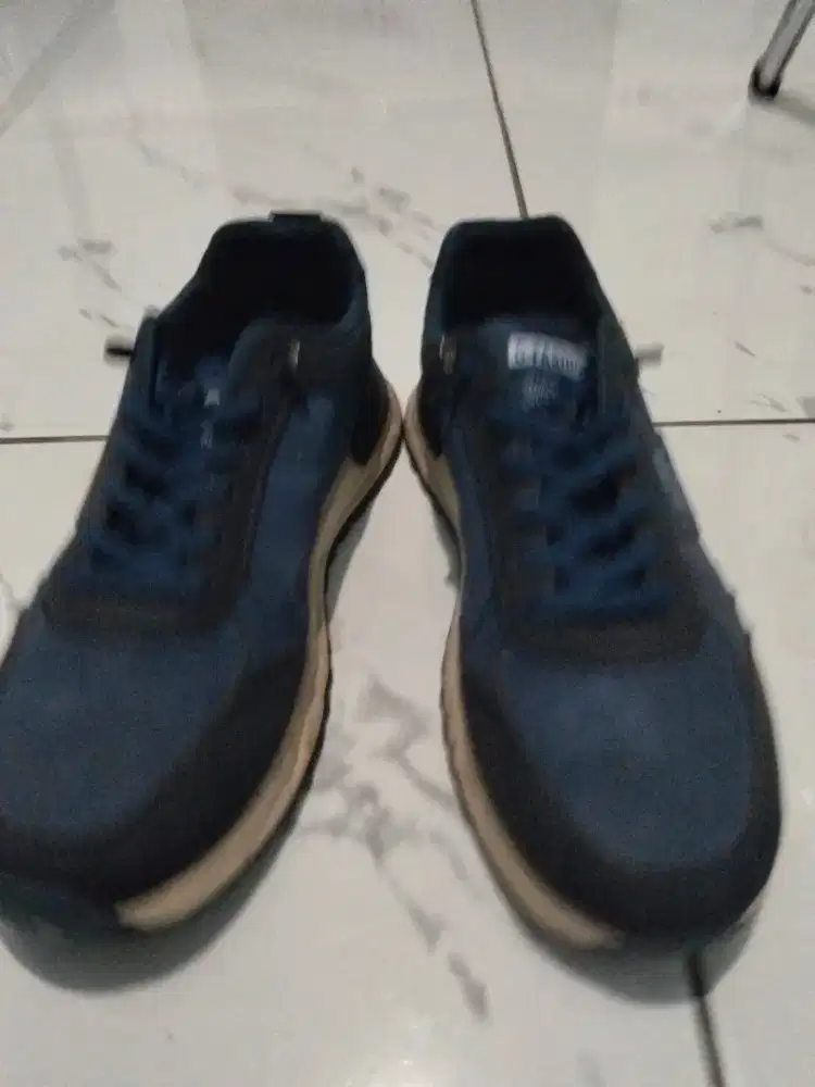 JUAL SEPATU OLAHRAGA