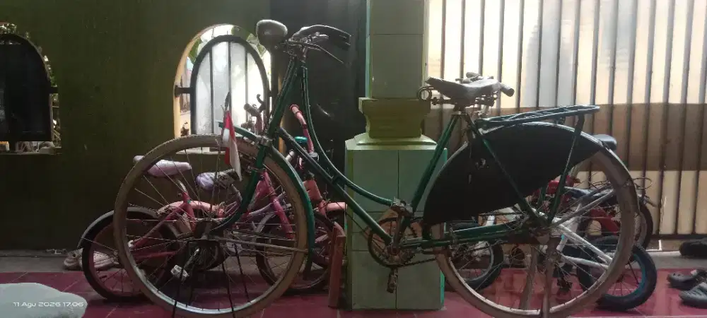 Sepeda Onthel warna Hijau Botol