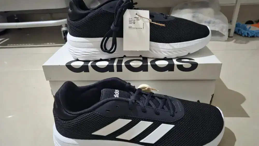 Sepatu Sneakers Adidas Cloudfoam Comfy