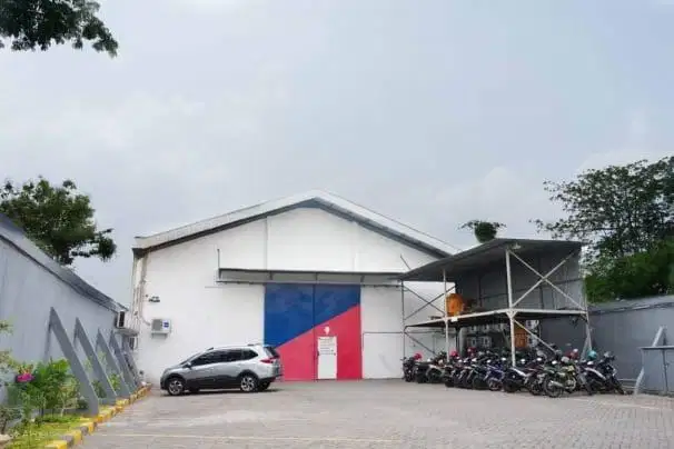 DIJUAL BANGUNAN KOMERSIAL RAYA WIYUNG NOL JALAN STRATEGIS PARKIR