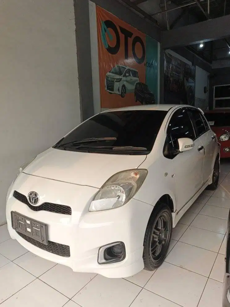 TOYOTA YARIS BAPAO E 2013 MATIC