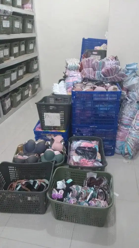 (Baca deskripsi)Lowongan packing  dan bagian gudang online cowok