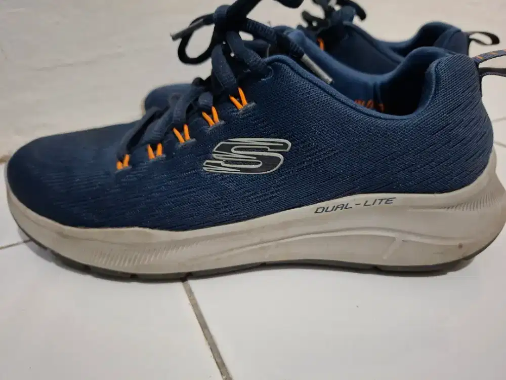 All sepatu skechers ori bekas