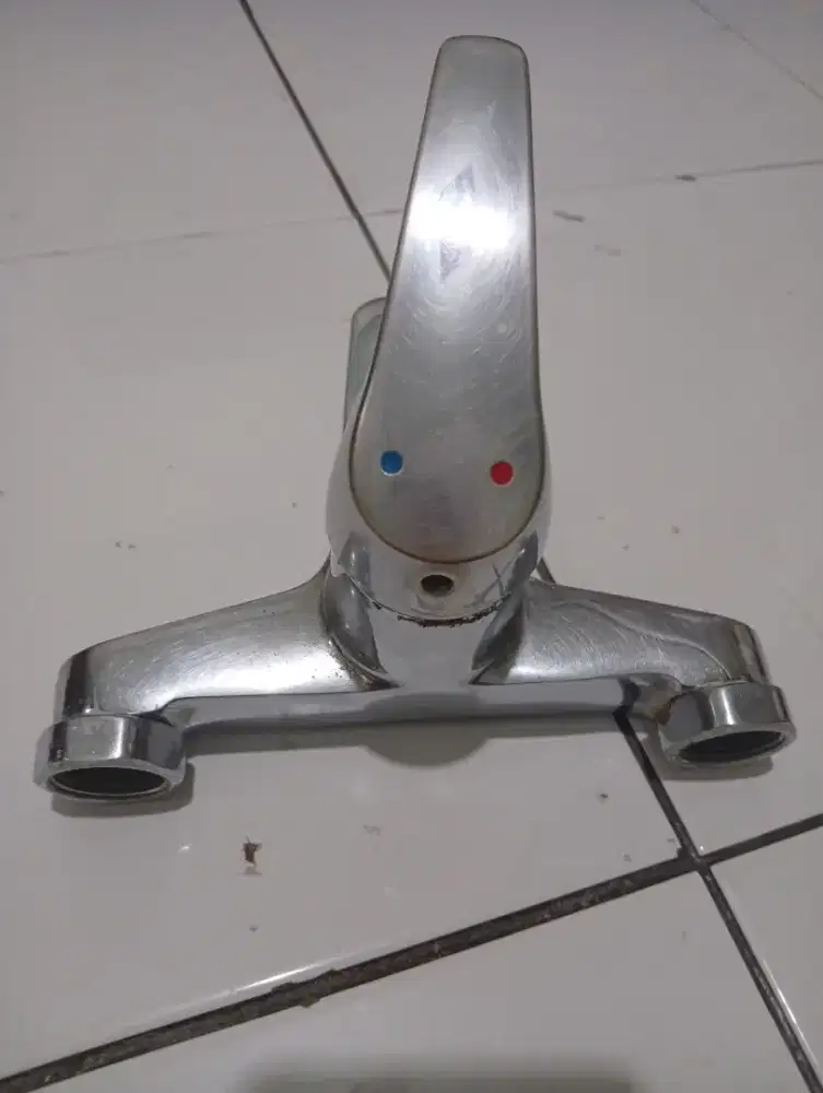 Kran air panas dingin merk TOTO/keran air panas dingin toto
