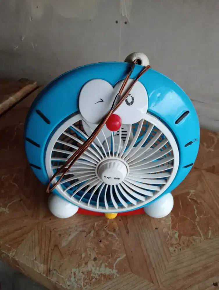 Kipas angin mini karakter Doraemon