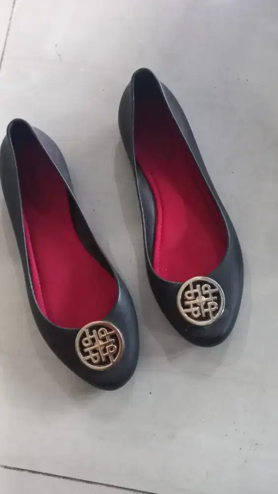 Sendal hush puppies