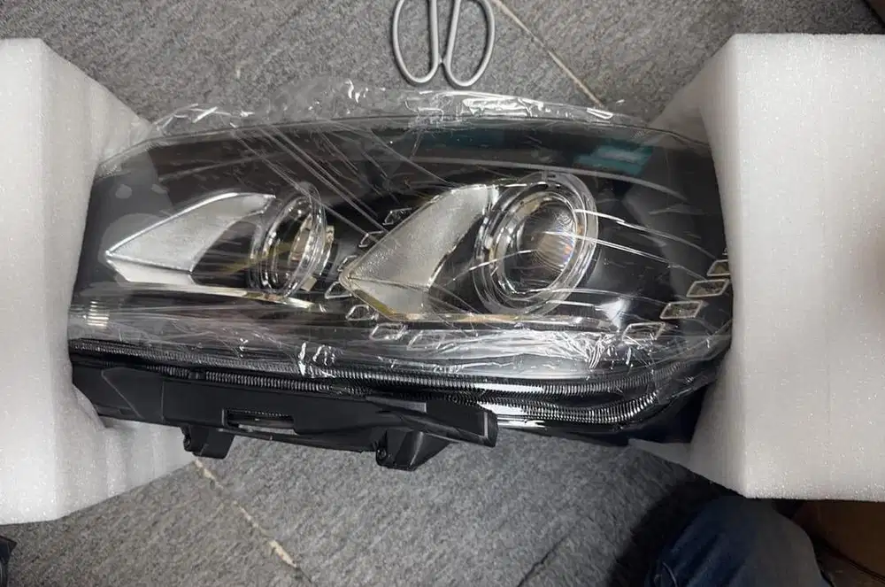 Headlamp lampu depan VW TOURAN