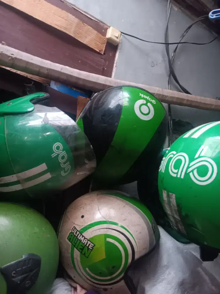 Helm dewasa tanpa kaca